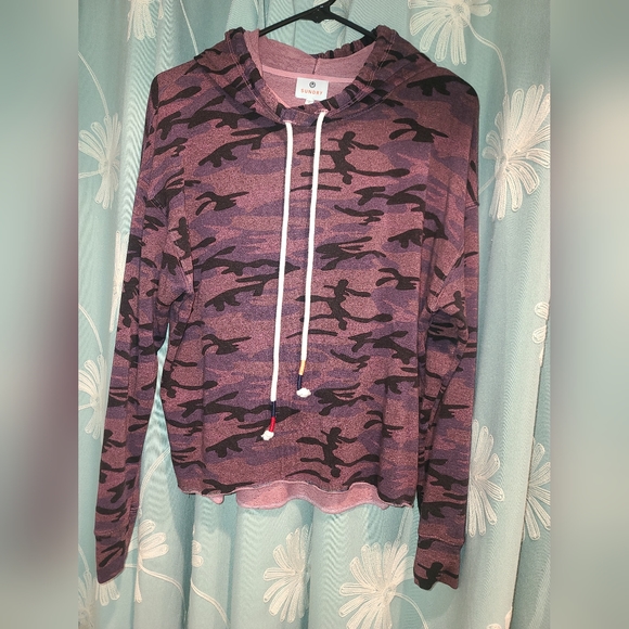 Sundry camo boyfriend hoodie and yoga pants set.  Top size 0 bottom size 1 - Picture 7 of 10